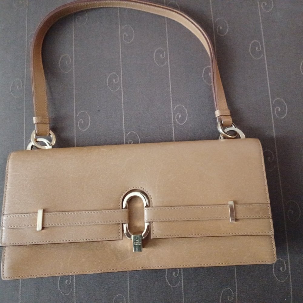 Gucci top strap handle tan leather handbag